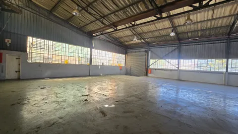 27 Buwbes Rd, Sebenza has a 650m² Warehouse Available To Let (8)